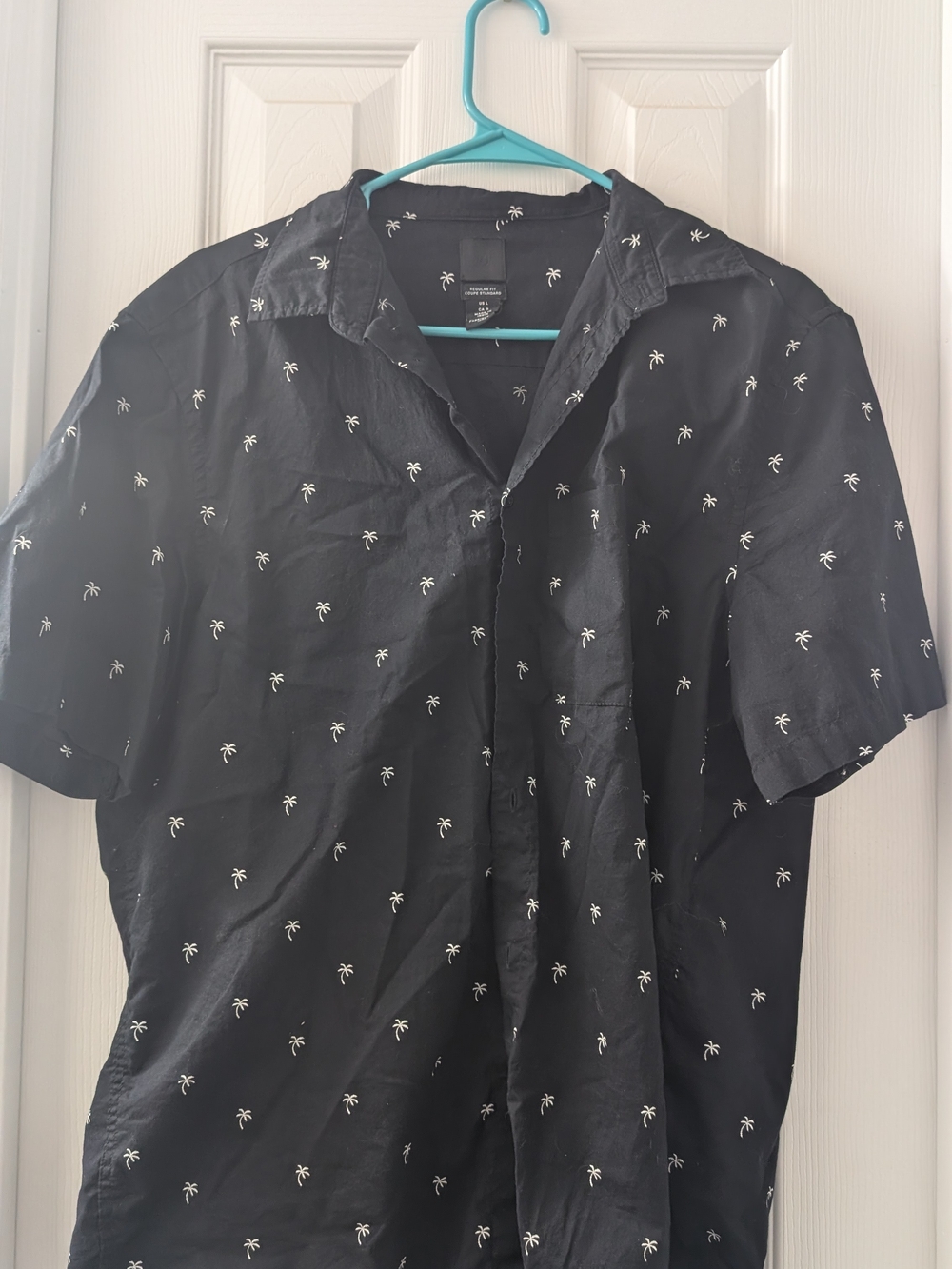 H&M Black Short-Sleeve Button-Down Shirt with White Palm Motif